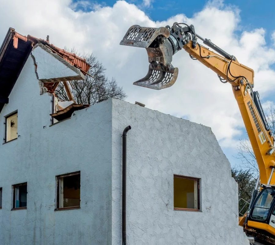 imgi_22_imgi_219_homeguide-contractor-tearing-down-house-with-excavator-machinery-1